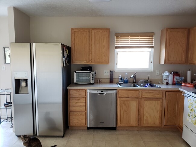 Building Photo - 714 Linden Creek