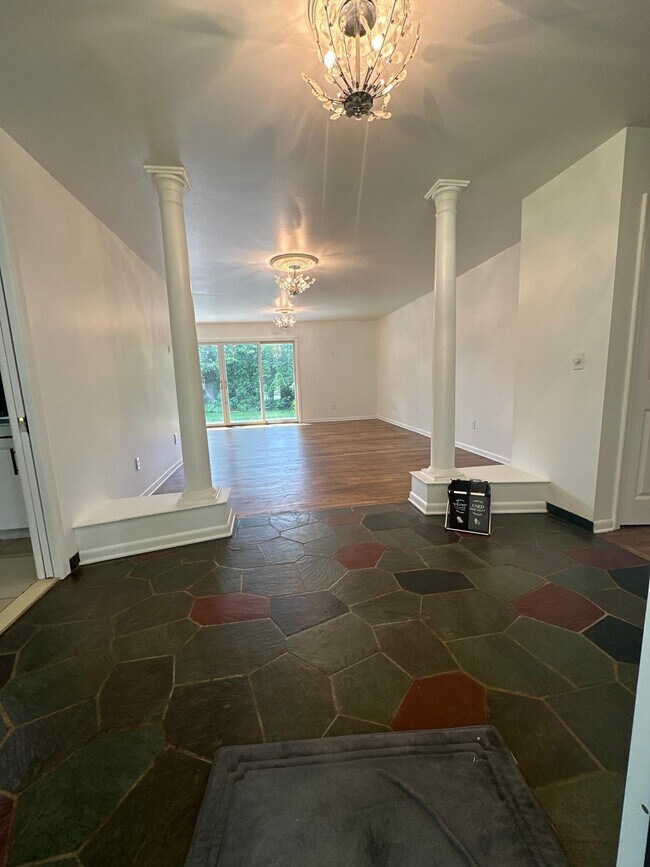Building Photo - 429 Bella Vista Dr