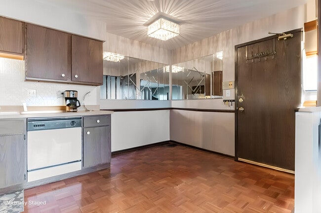 Building Photo - 310 George St