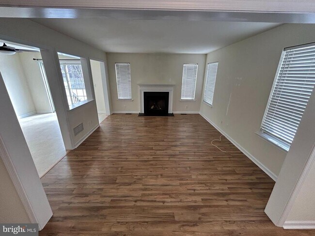 Building Photo - 133 Sugarbush Dr