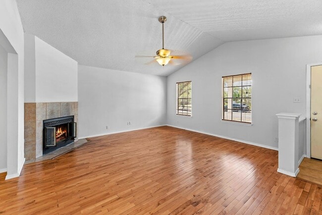 Building Photo - 607 Russet Valley Dr