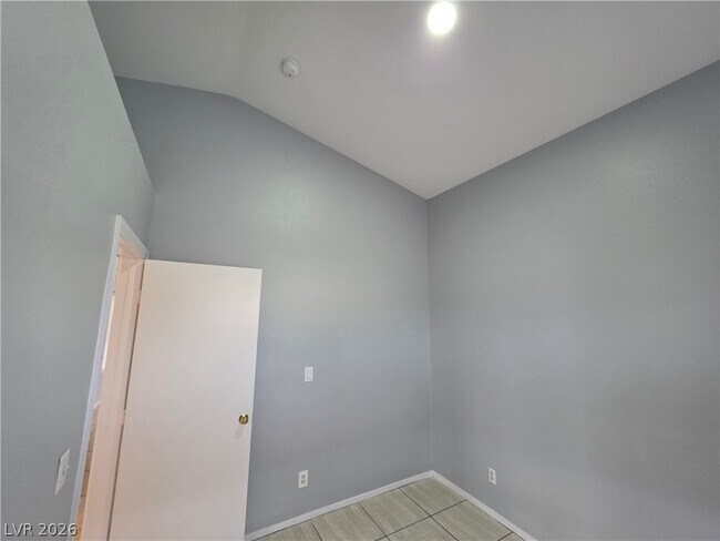 Building Photo - 5843 Berry Hill Ln