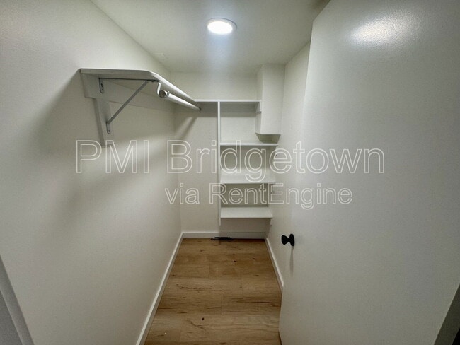 Building Photo - 834 NE Shaver St