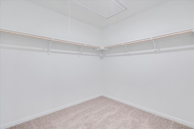 Building Photo - 320 Yosemite Dr