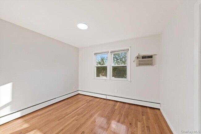Building Photo - 105 Hillview Ave
