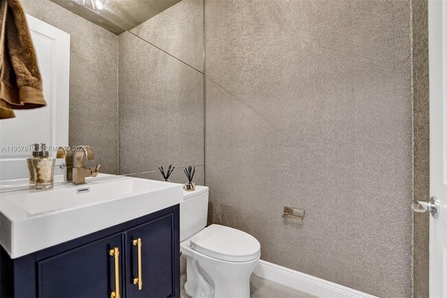 Building Photo - 1033 Eucalyptus Dr