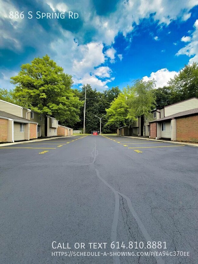 Building Photo - 886 S Spring Rd