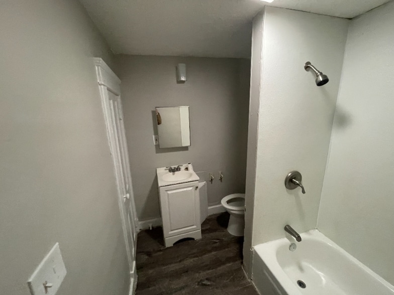 Building Photo - 1733-1737 Long Ave