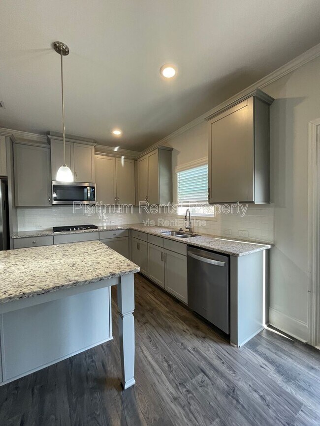 Building Photo - 1616 Chancery Ln