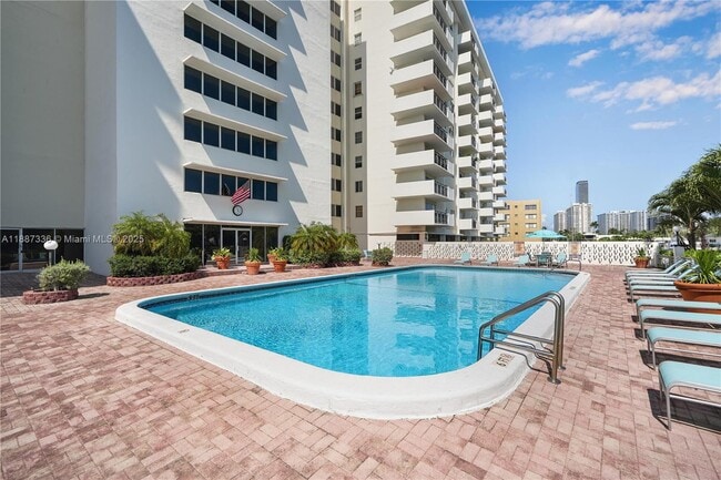 Building Photo - 401 Golden Isles Dr