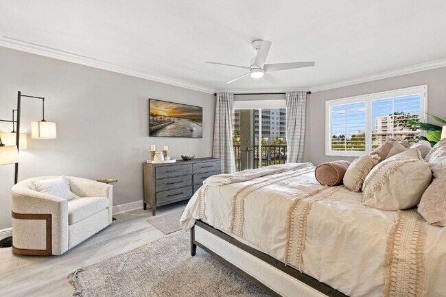 Building Photo - Chateau Vanderbilt 3 bedroom condo with water views.