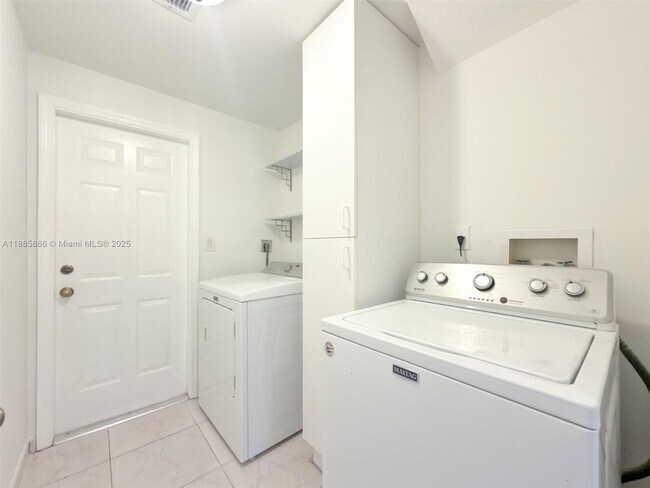 Building Photo - 7780 SW 160th Ave