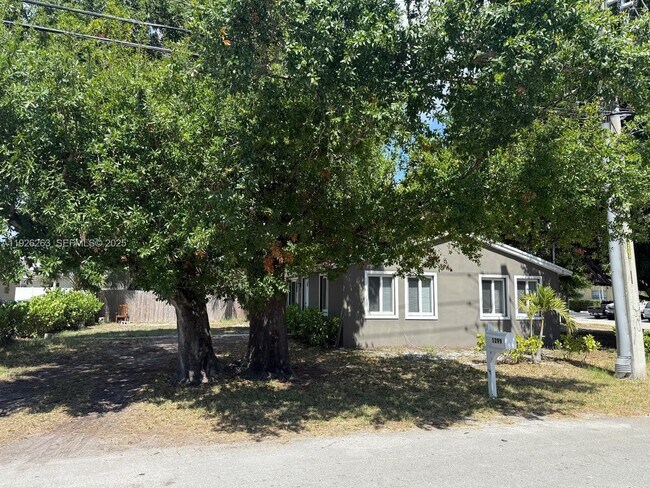 Building Photo - 1299 NE 40th Ct