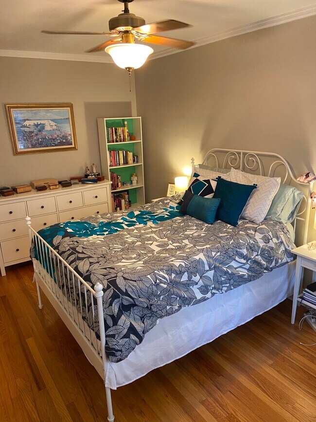 Building Photo - 2326 N Lincoln Park W