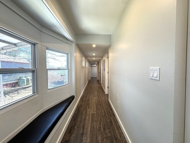 Building Photo - 142 Main St