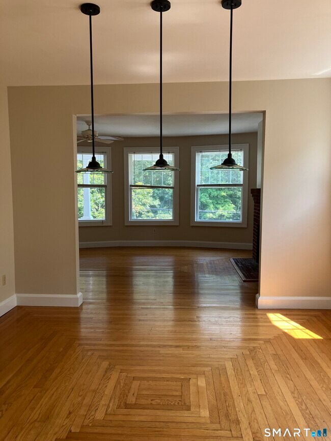 Building Photo - 356 Yale Ave