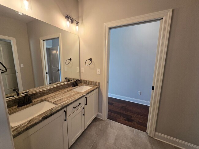 Building Photo - Gorgeous 3 Bedroom, 3 Bath Home Built in 2021- Madison, Alabama