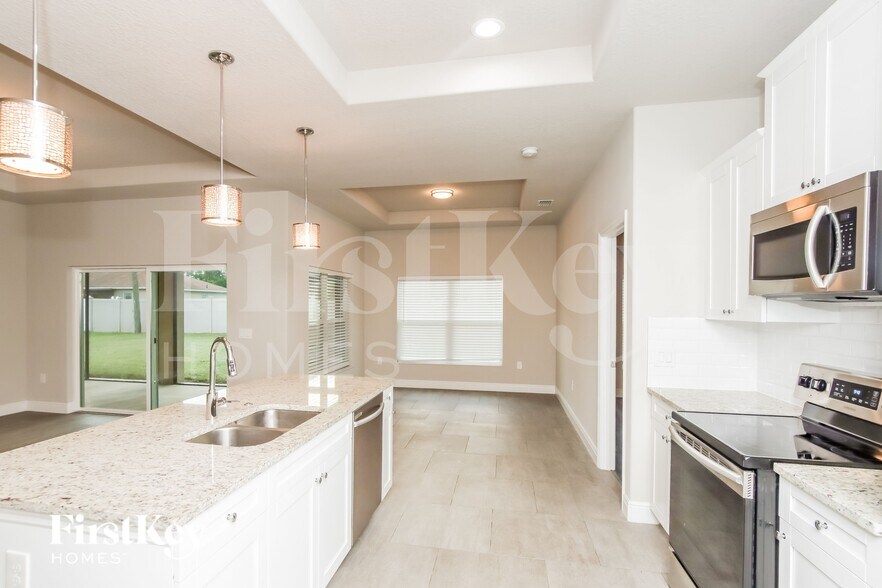 Building Photo - 926 Braganza Ave SE