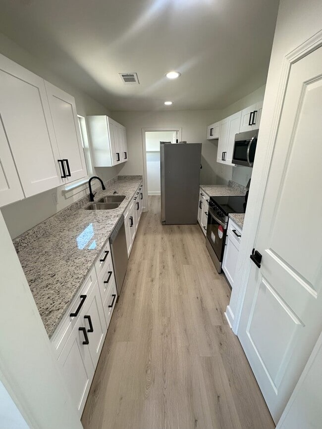 Building Photo - 169 Wildflower Dr