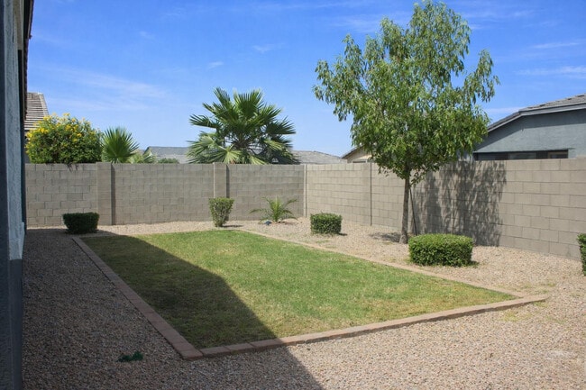 Building Photo - 35966 W Santa Monica Ave