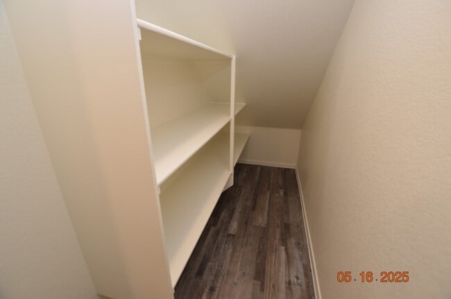 Building Photo - 6952 Lynbridge St