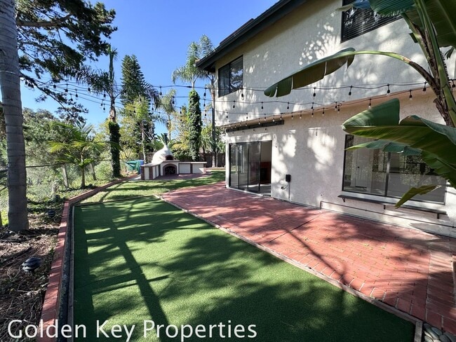 Building Photo - Beautiful townhome in The Trails at Calavera!