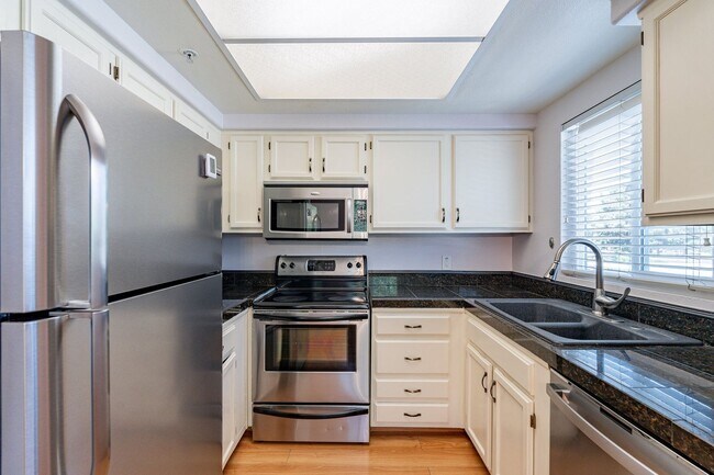 Building Photo - Chandler's Best-Kept Secret: Spacious Cond...