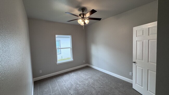 Building Photo - 813 Sayle St