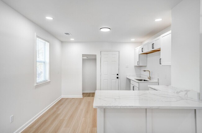 Building Photo - 1865 Ferber Ave