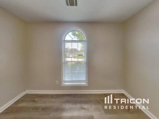 Building Photo - 5093 River Overlook Way