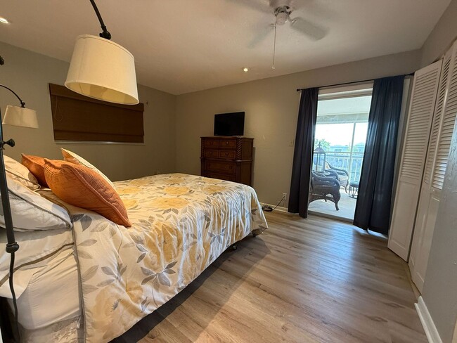 Building Photo - FT Myers Beach Amazing pool home