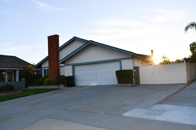 Building Photo - 1271 N Mosswood Dr