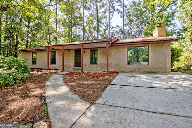 Building Photo - 11 Logwood Ln