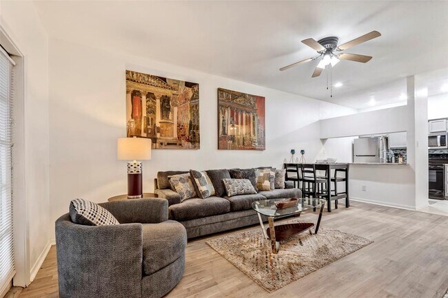 Building Photo - 2121 El Paseo St