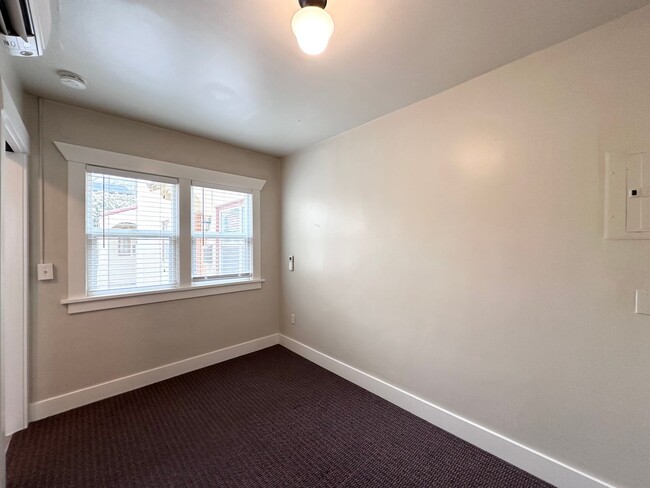 Building Photo - 1025 NE 31st Ave