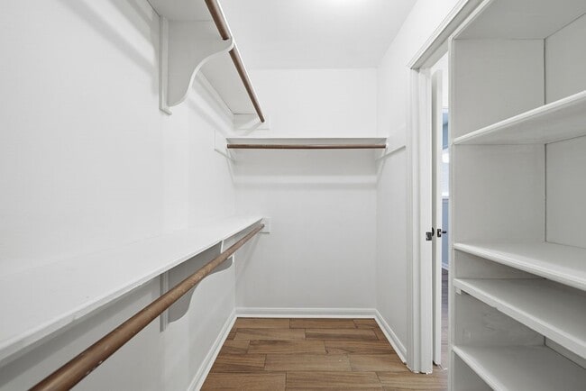 Building Photo - 3226 Springhill Dr