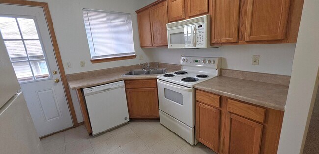 Building Photo - Brook 3760/3762