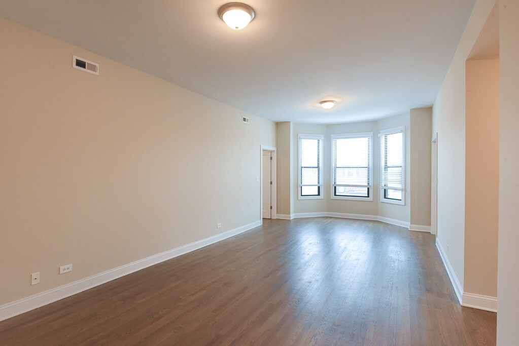 Building Photo - 3405 W Fullerton Ave