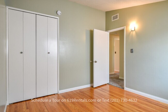 Building Photo - 4 Bedroom, 2 Bath Home with Garage