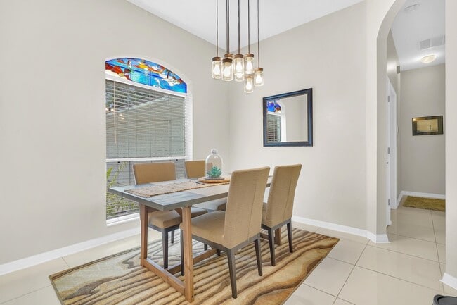 Building Photo - 308 A St