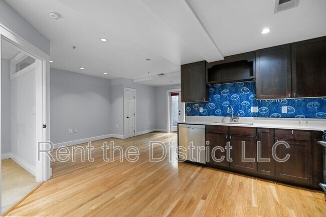 Building Photo - 1109 M St NW