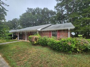 Building Photo - 13 Fredda Ln