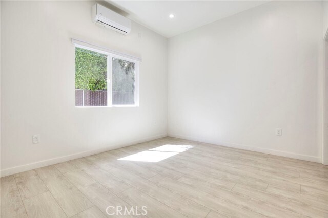 Building Photo - 353 N Mariposa St