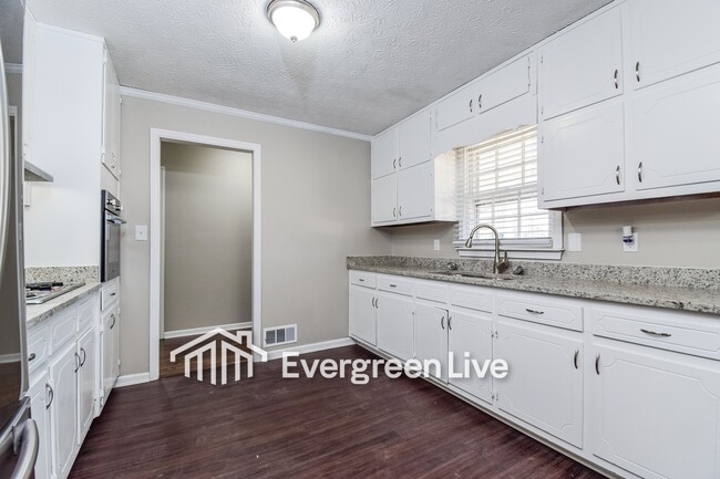 Building Photo - 195 Southmoor Cir