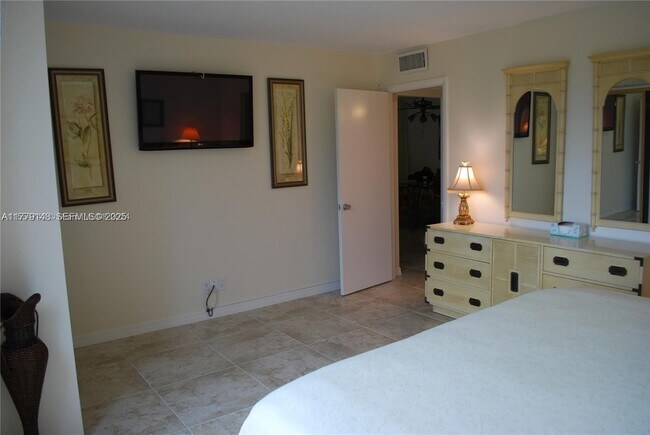 Building Photo - 125 S Ocean Ave