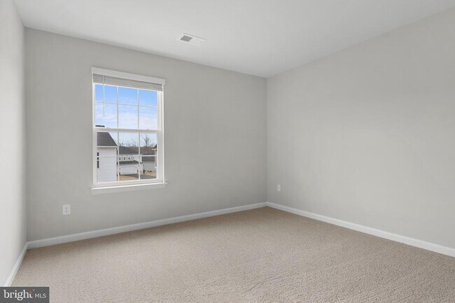 Building Photo - 3210 White Tail Dr
