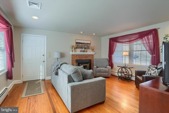 Building Photo - 2406 Roundtop Rd