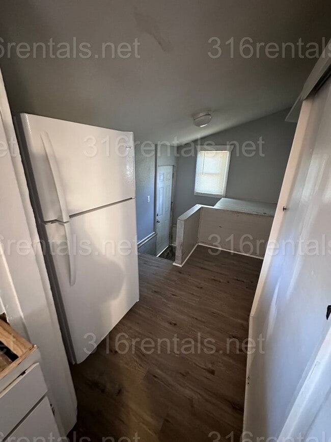 Building Photo - $895- 2 bed 1 bath - Single Family Home