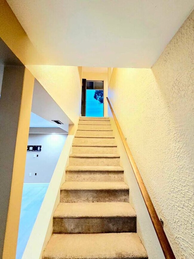 Building Photo - Large 4 Bed, 2 Bath in Desirable East Wena...