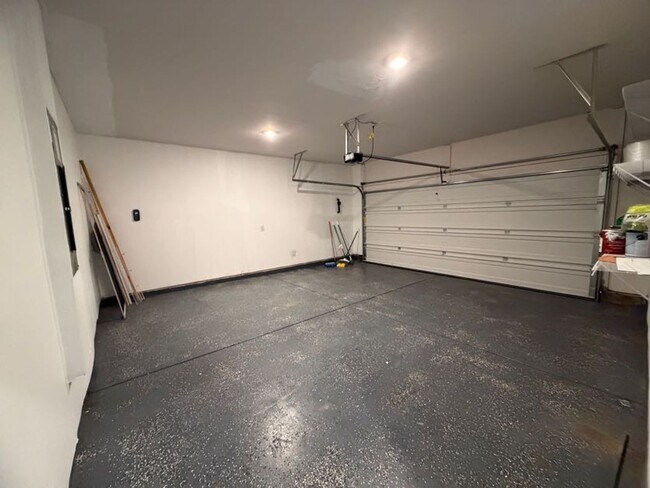 Building Photo - 1097 Sapphire Dr